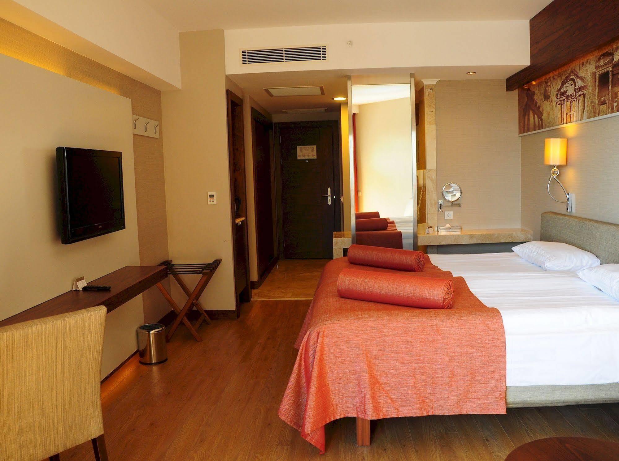 Commodore Elite Suites & Spa Ultra All Inclusive (Adults Only) Evrenseki المظهر الخارجي الصورة
